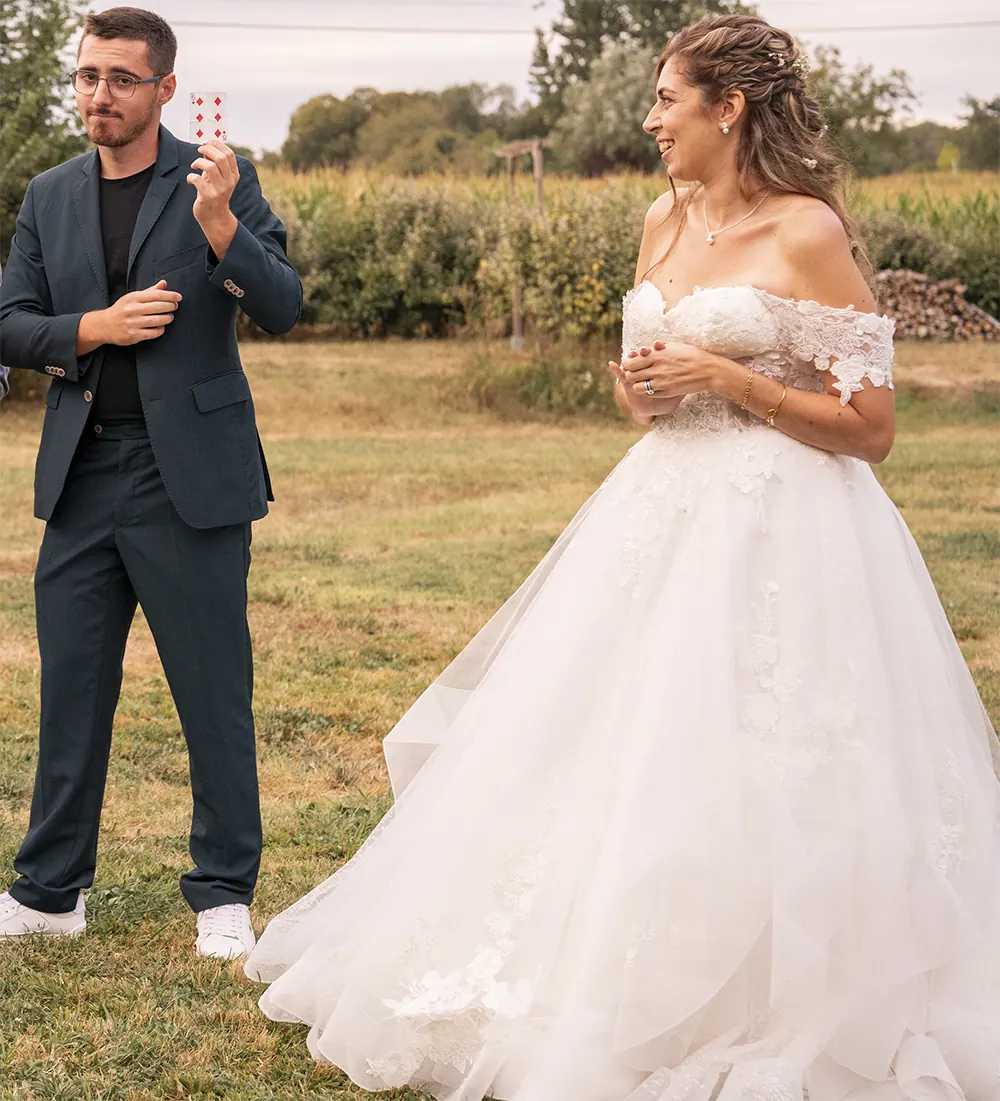 Animation close-up pendant le vin d'honneur d'un mariage avec Sammy Cancy